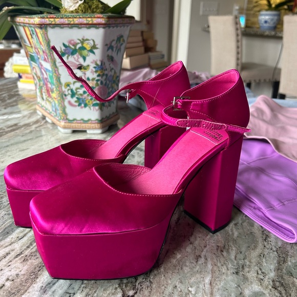 Jeffery Campbell Over and out pump in fuchsia satin - Picture 1 of 5